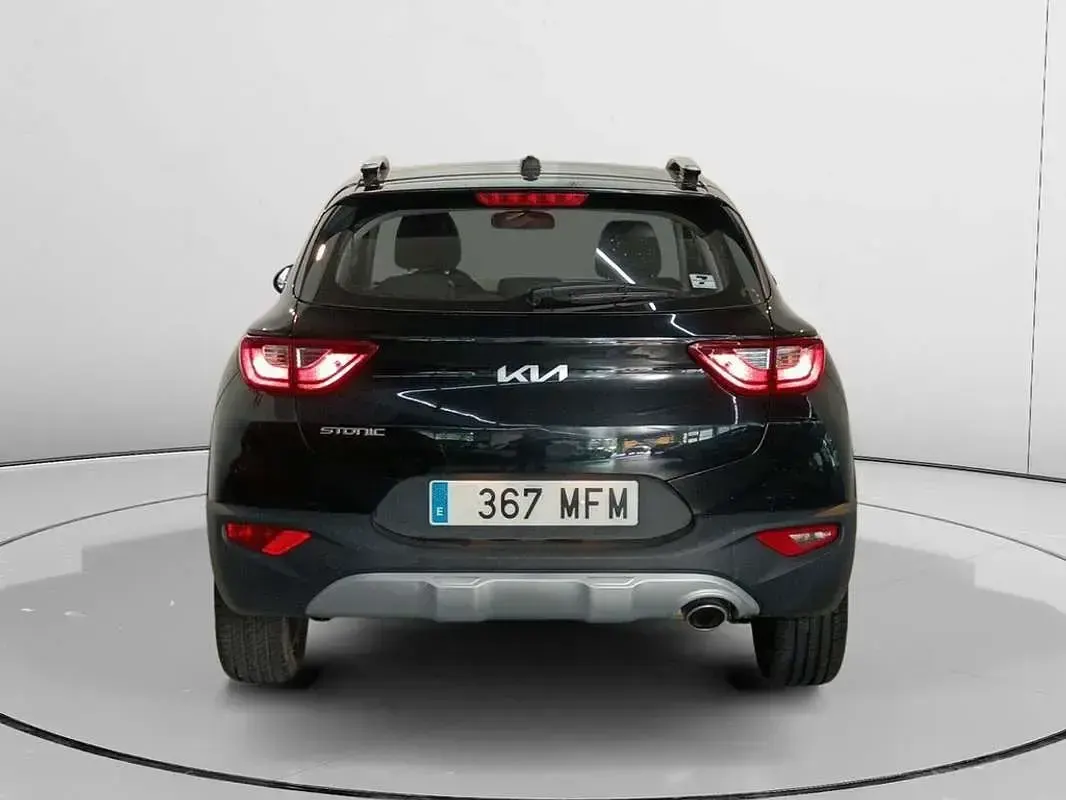 Usado Kia Stonic 84 CV (61 kW) 2023 Negro SUV