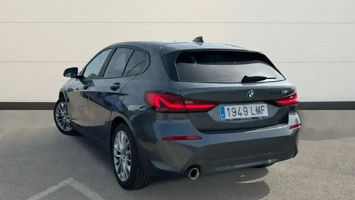 Käytetty BMW 118 136 HP (100 kW) 2021 Harmaa Viistoperä
