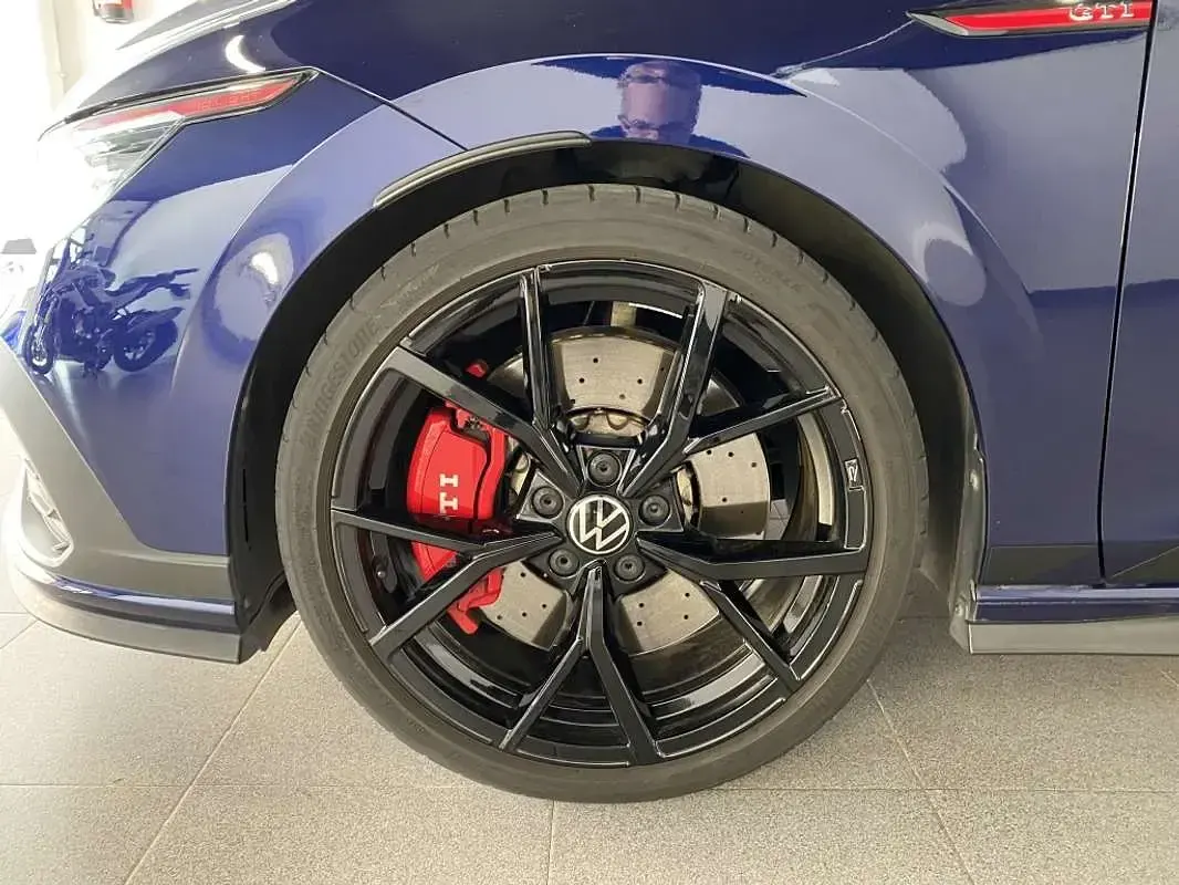 Usado VW Golf VIII GTI 300 CV (220 kW) 2022 Azul Utilitario