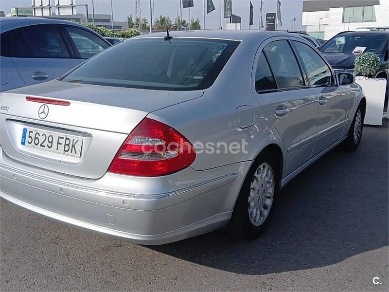 Usado Mercedes E280 Elegance 231 CV (169 kW) 2006 Gris / plata Berlina