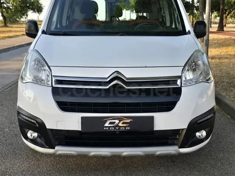 Usado Citroën Berlingo Feel 100 CV (73 kW) 2016 Blanco Monovolumen