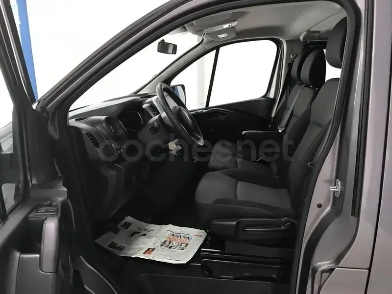 Usado Renault Trafic LIMITED 120 CV (88 kW) 2020 Gris / plata Monovolumen