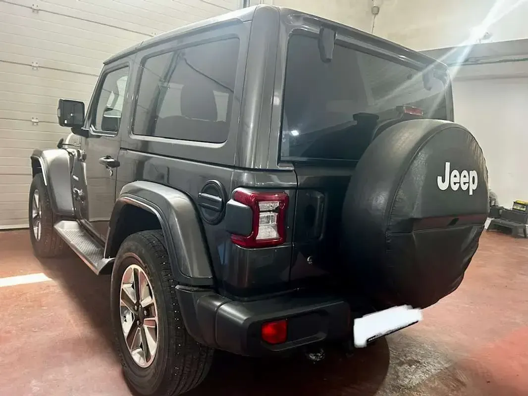 Usado Jeep Wrangler Sahara 200 CV (147 kW) 2019 Gris SUV