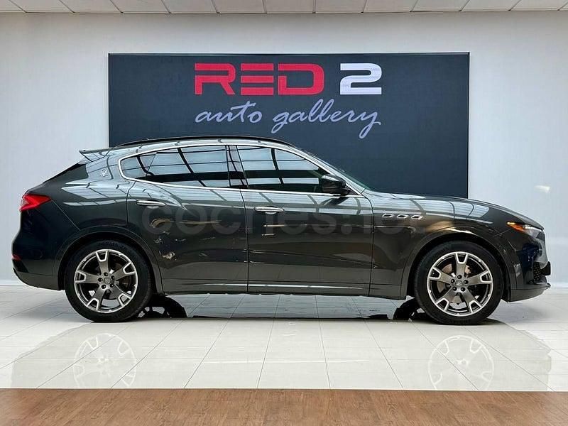 Usado Maserati Levante GranLusso 350 CV (257 kW) 2017 Gris / plata SUV