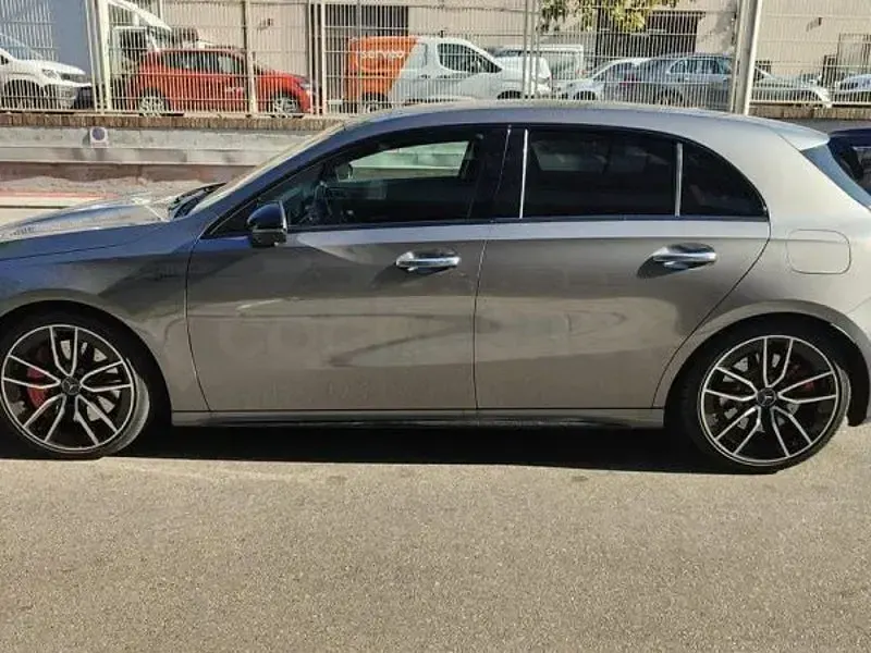 Usado Mercedes A35 AMG 306 CV (225 kW) 2023 Gris / plata Berlina