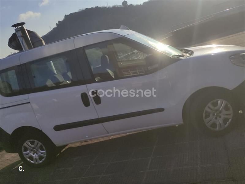 Usado Fiat Doblò Easy 95 CV (69 kW) 2016 Blanco Monovolumen