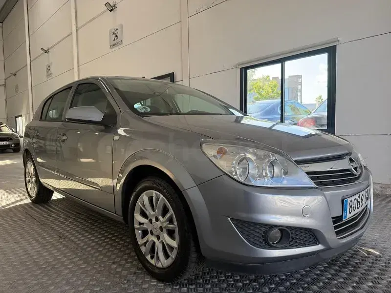 Brugt Opel Astra Enjoy 110 HK (80 kW) 2009 Grå Sedan