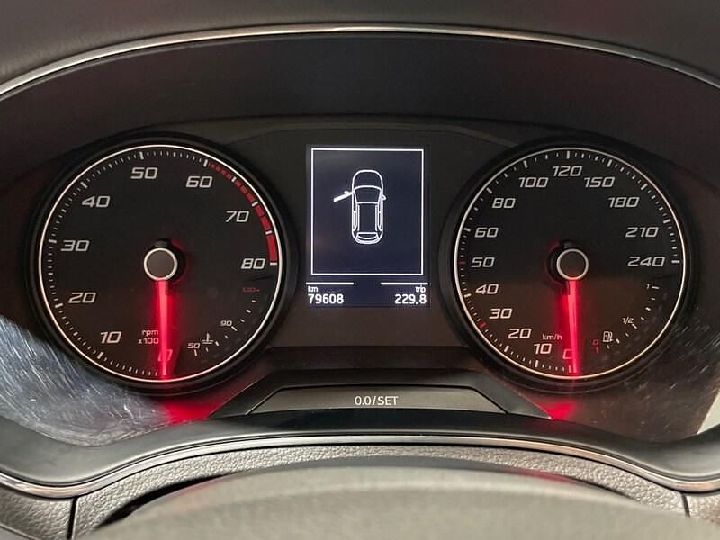 Usado Seat Arona Ecomotive 115 CV (84 kW) 2018 Blanco SUV