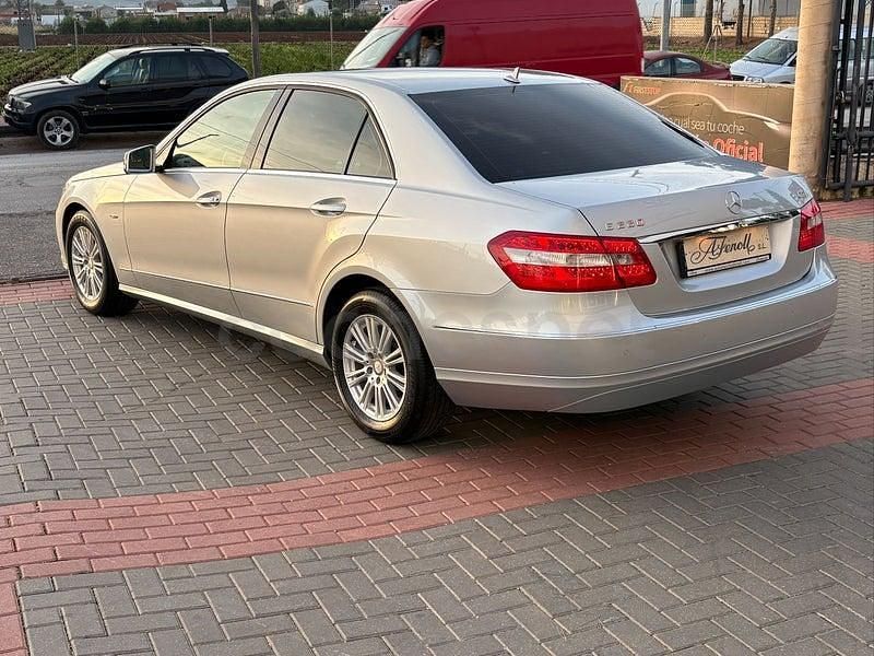 Usado Mercedes E220 Elegance 170 CV (125 kW) 2009 Gris Berlina