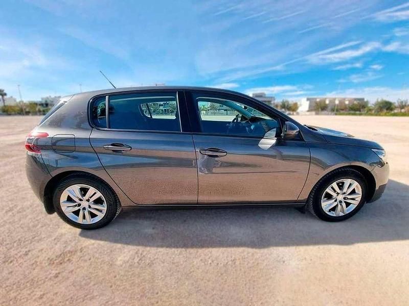 Usado Peugeot 308 Allure 110 CV (80 kW) 2020 Gris Utilitario