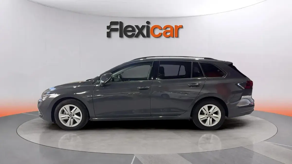 Usado VW Golf VIII Life 131 CV (96 kW) 2024 Gris Familiar