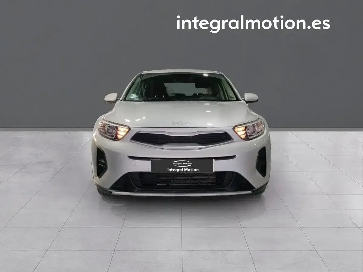 Usado Kia Stonic 84 CV (61 kW) 2022 Gris SUV