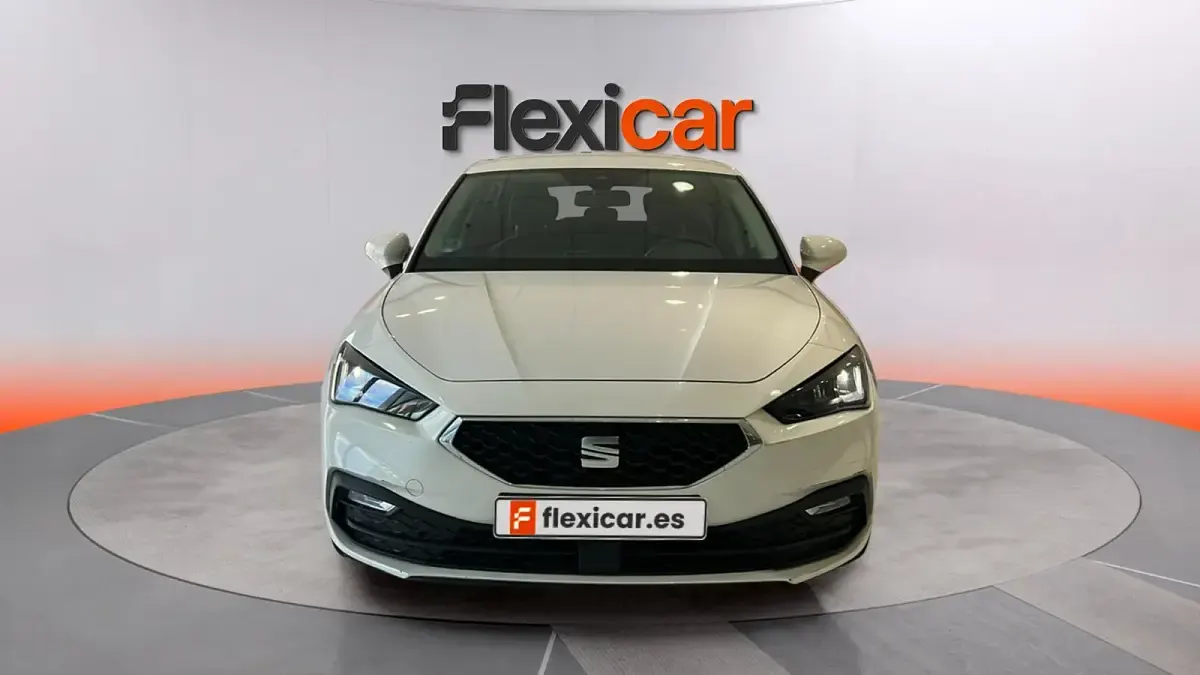 Usado Seat Leon Reference 116 CV (85 kW) 2022 Blanco Berlina