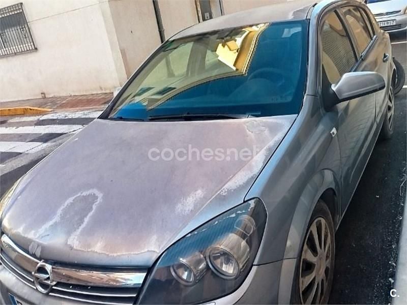 Usado Opel Astra Cosmo 100 CV (73 kW) 2006 Gris / plata Berlina