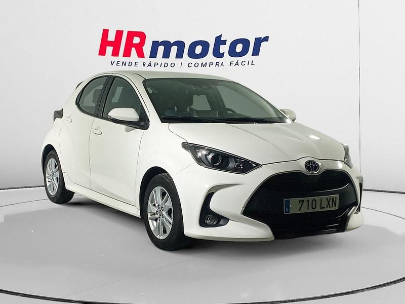 Usado Toyota Yaris Hybrid Business Edition 117 CV (86 kW) 2022 Blanco Utilitario
