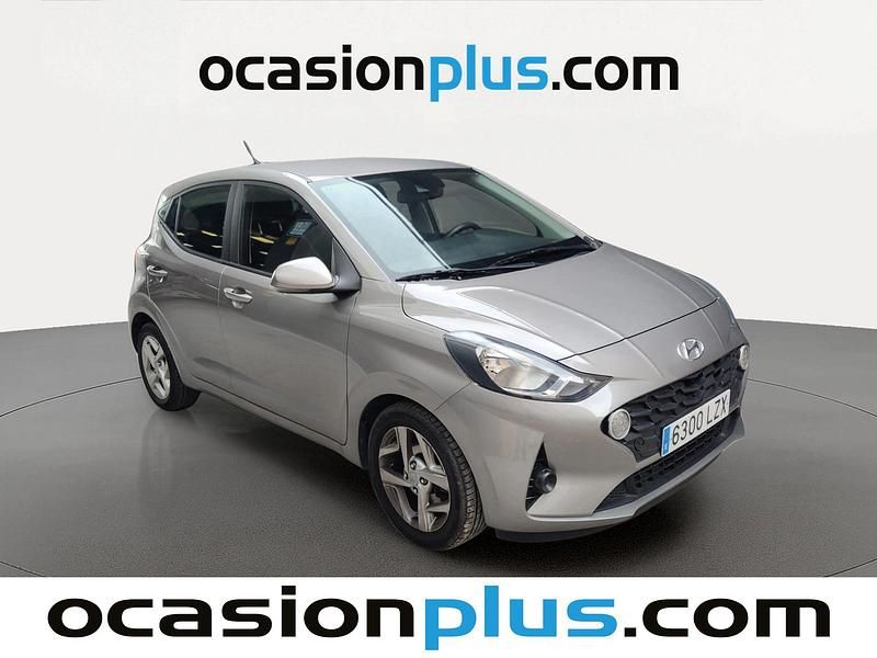 Usado Hyundai i10 67 CV (49 kW) 2022 Gris Utilitario