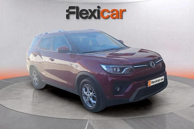 Rojo Usado 2023 Ssangyong (KGM) Tivoli SUV | 11.490 € - Imagen 1/4