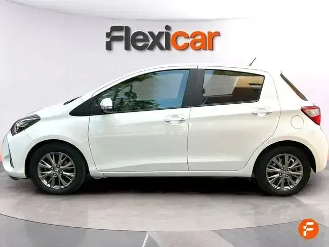 Usado Toyota Yaris Active 69 CV (50 kW) 2019 Blanco Berlina
