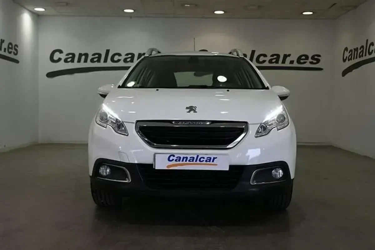 Usado Peugeot 2008 Active 92 CV (67 kW) 2015 Blanco SUV