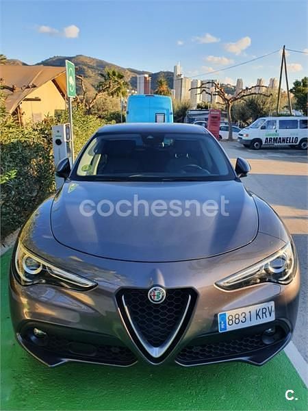 Gris / plata Usado 2018 Alfa Romeo Stelvio Executive SUV | 21.500 € (Precio justo) - Imagen 1/4