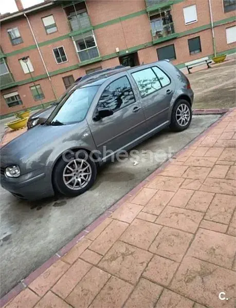 Usado VW Golf IV Highline 115 CV (84 kW) 2002 Gris / plata Berlina