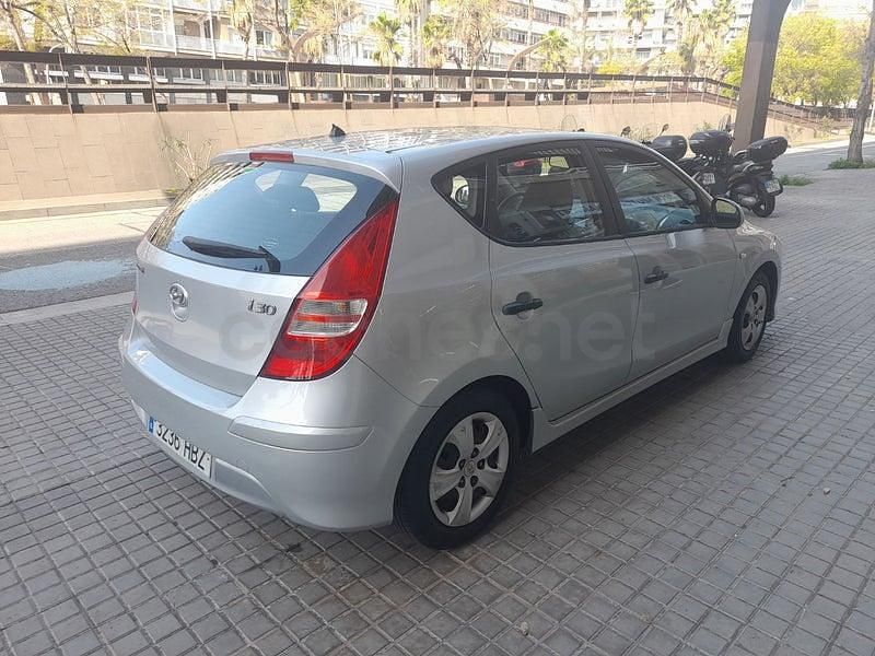 Usado Hyundai i30 Classic 109 CV (80 kW) 2011 Azul Berlina