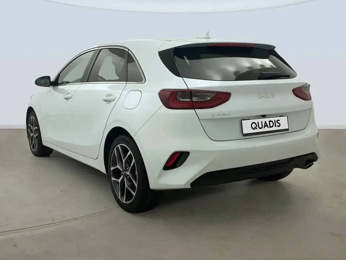 Usado Kia Ceed 101 CV (74 kW) 2022 Blanco Utilitario