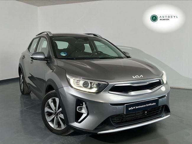Usado Kia Stonic 100 CV (73 kW) 2025 Gris SUV