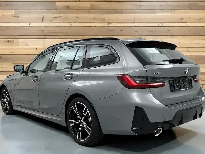 Usado BMW 330 245 CV (180 kW) 2025 Gris / plata Familiar