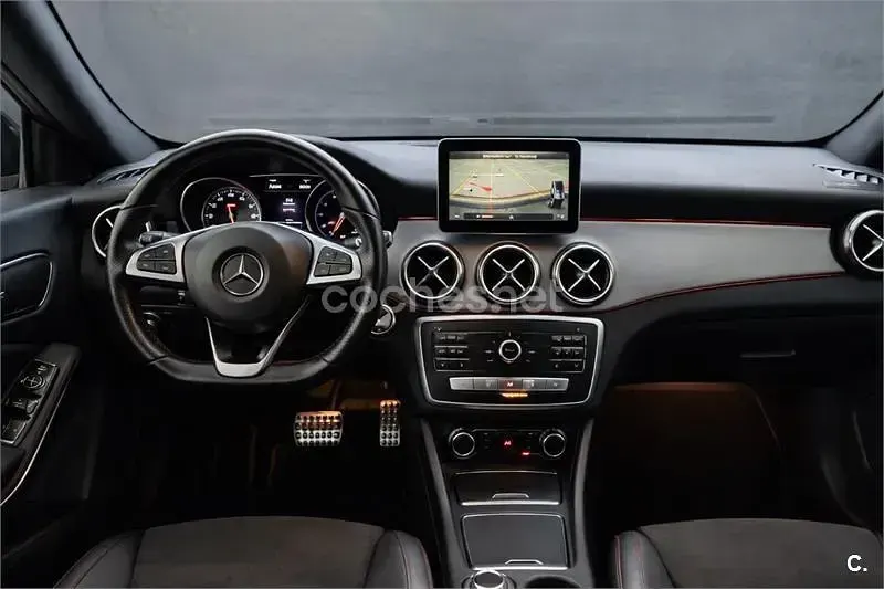 Usado Mercedes CLA200 Shooting Brake 136 CV (100 kW) 2018 Negro Familiar