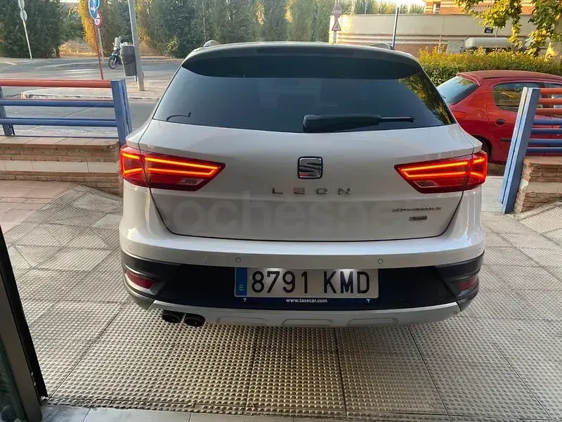 Usado Seat Leon 4Drive 150 CV (110 kW) 2018 Blanco Familiar