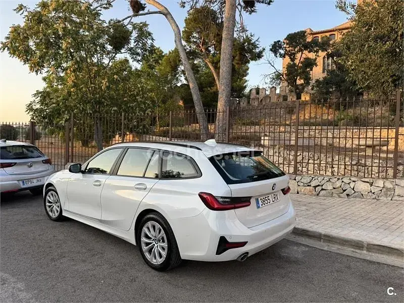 Usado BMW 318 Comfort Edition 150 CV (110 kW) 2021 Blanco Familiar