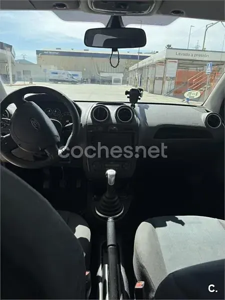 Usado Ford Fiesta Ambiente 68 CV (50 kW) 2007 Negro Utilitario