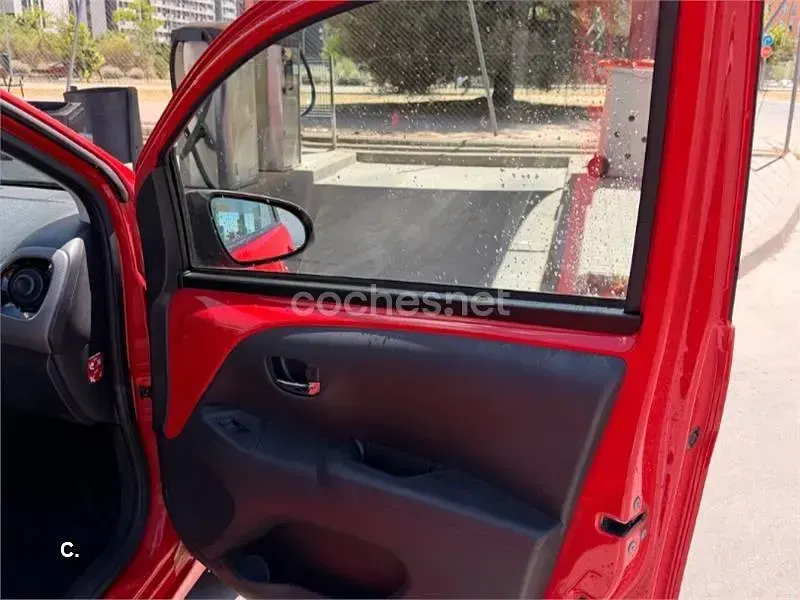Usado Peugeot 108 Allure 72 CV (52 kW) 2020 Rojo Berlina