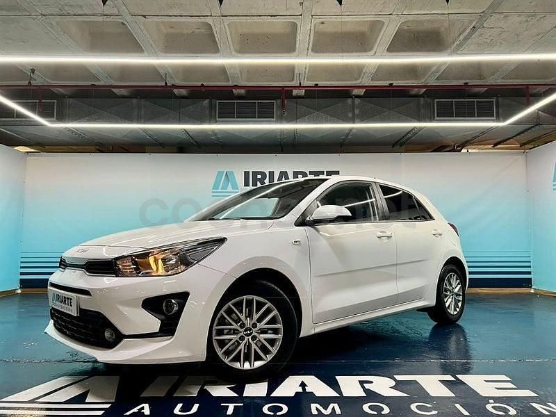 Usado Kia Rio 84 CV (61 kW) 2022 Blanco Berlina