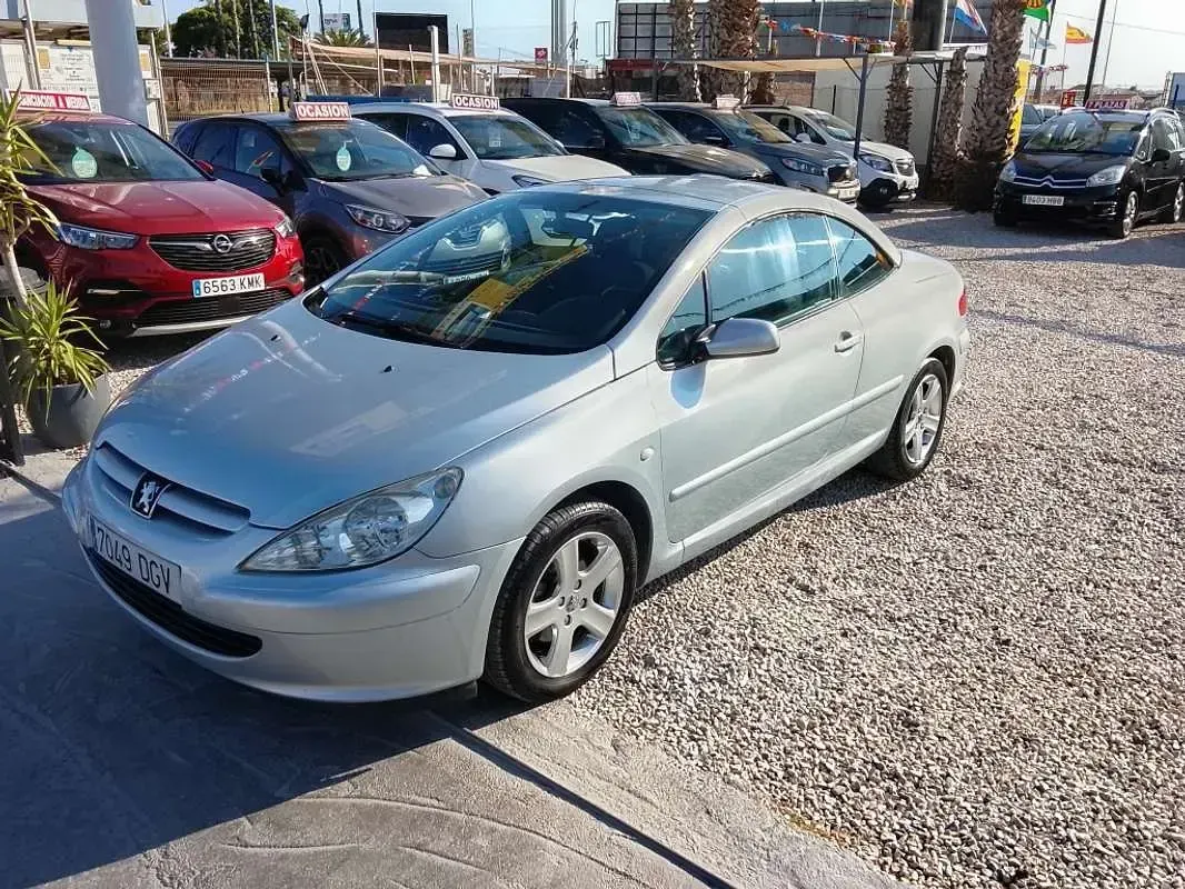 Usado Peugeot 307 CC 137 CV (100 kW) 2005 Gris Descapotable