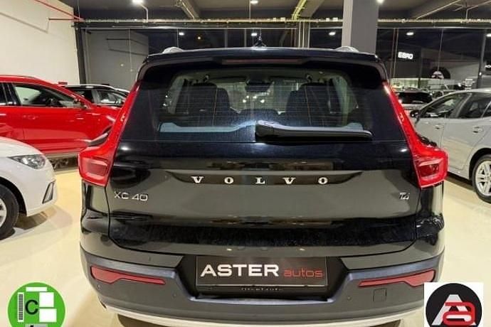 Usado Volvo XC40 Momentum 190 CV (139 kW) 2018 Negro SUV