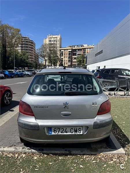 Usado Peugeot 307 90 CV (66 kW) 2003 Gris / plata Berlina