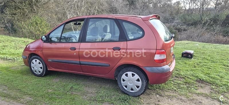 Usado Renault Scénic Dynamique 120 CV (88 kW) 2003 Granate Monovolumen