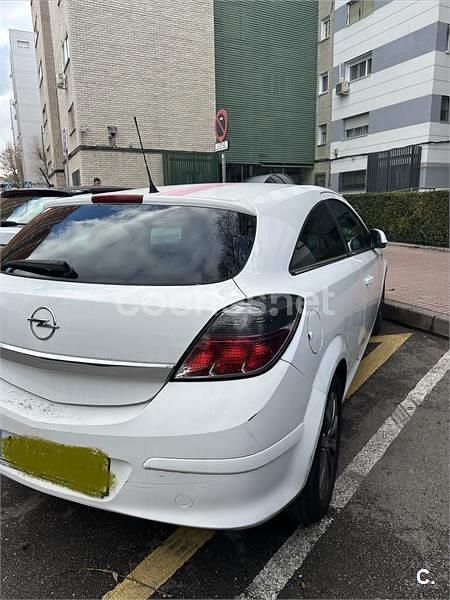 Usado Opel Astra GTC 110 CV (80 kW) 2011 Blanco Berlina