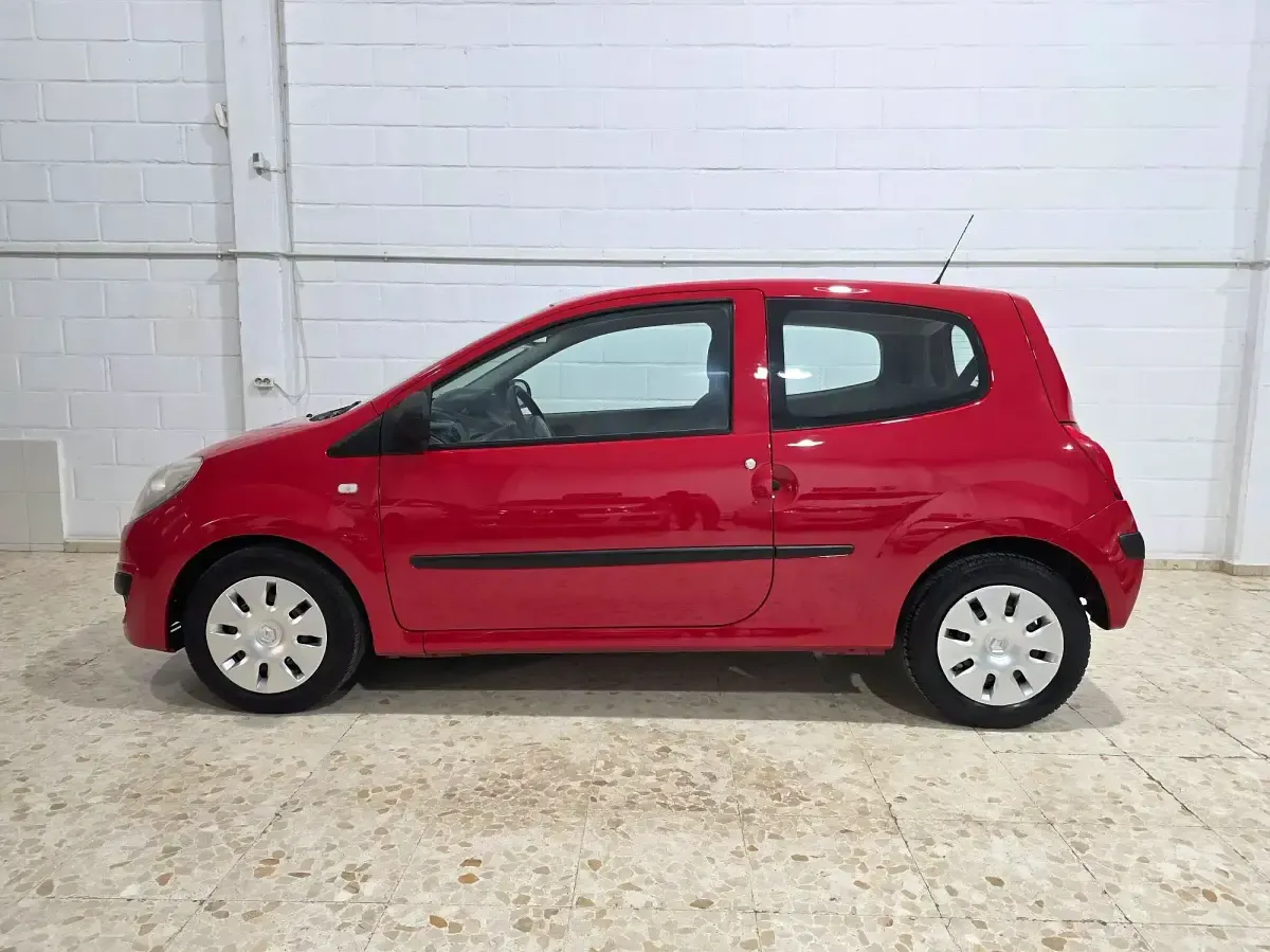 Usado Renault Twingo Authentique 75 CV (55 kW) 2010 Rojo Utilitario