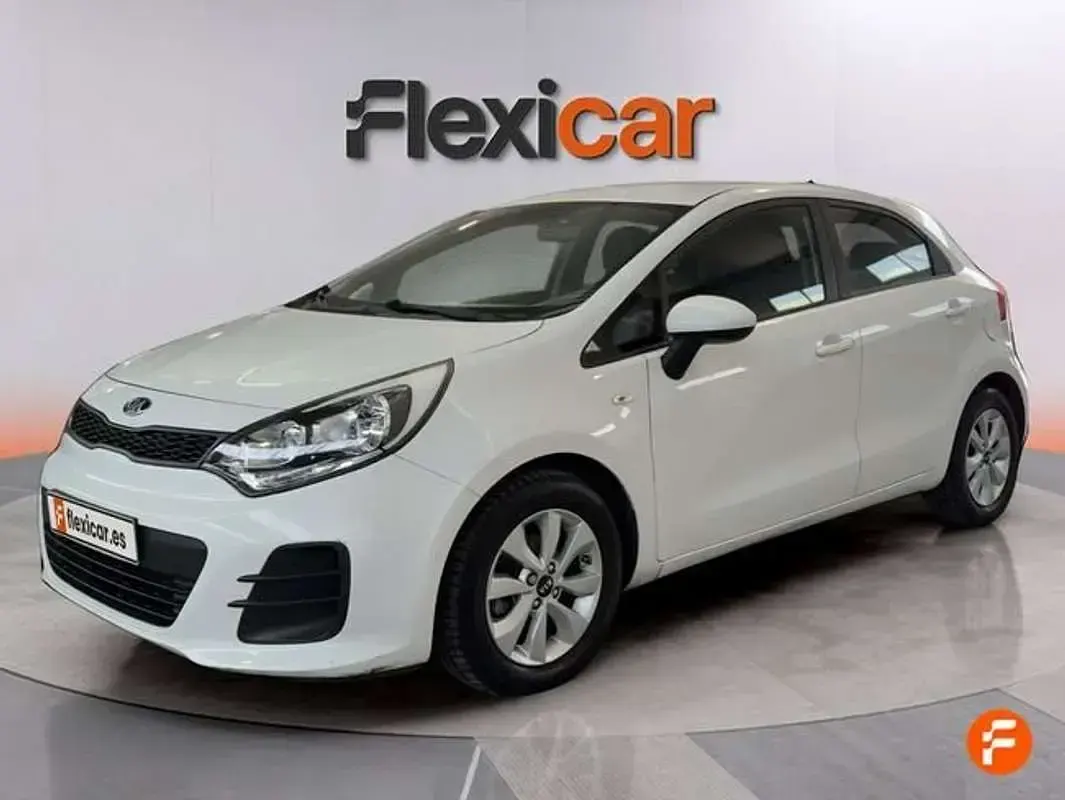 Usado Kia Rio 75 CV (55 kW) 2017 Blanco Utilitario