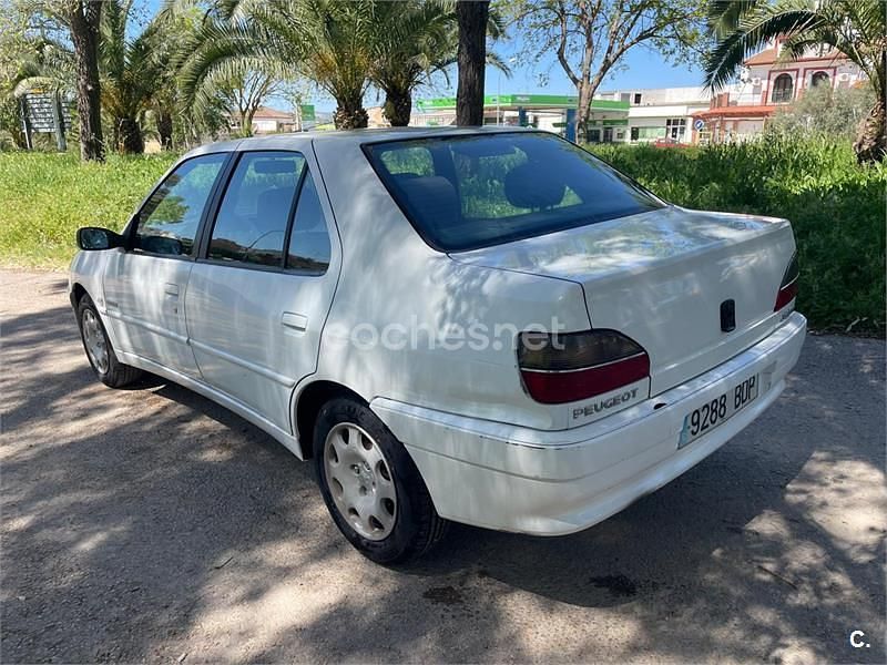 Usado Peugeot 306 90 CV (66 kW) 2001 Blanco Berlina