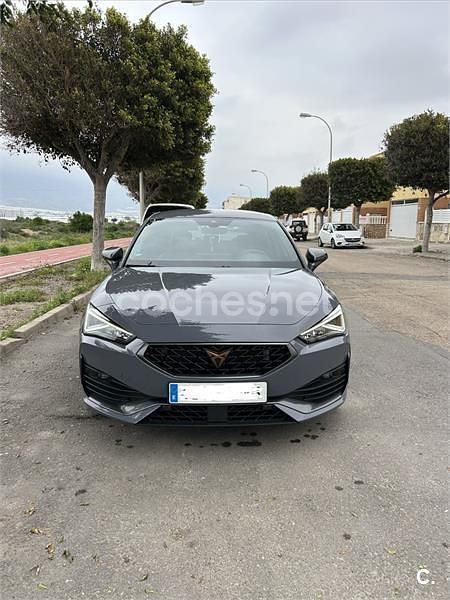 Usado Cupra Leon 150 CV (110 kW) 2024 Gris / plata Berlina