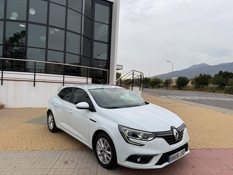 Usado Renault Mégane IV Business 110 HP (80 kW) 2017 Branco Sedan