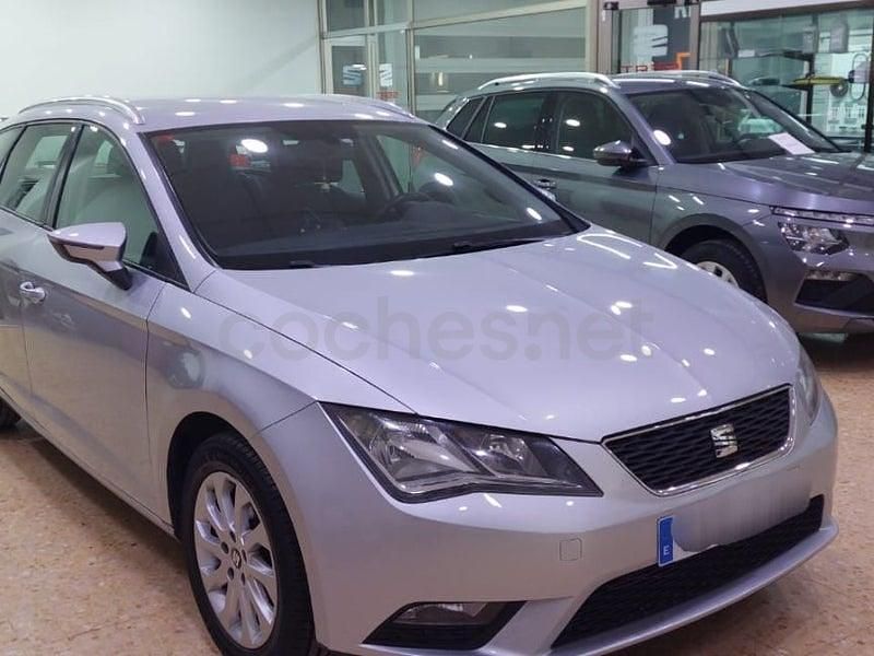 Usado Seat Leon Style 150 CV (110 kW) 2015 Gris / plata Berlina
