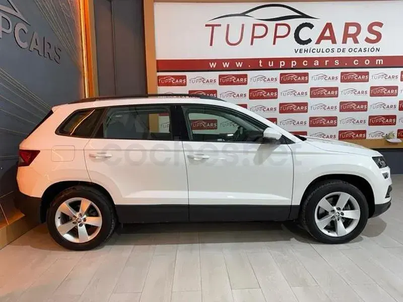 Usado Skoda Karoq Ambition 150 CV (110 kW) 2021 Blanco SUV