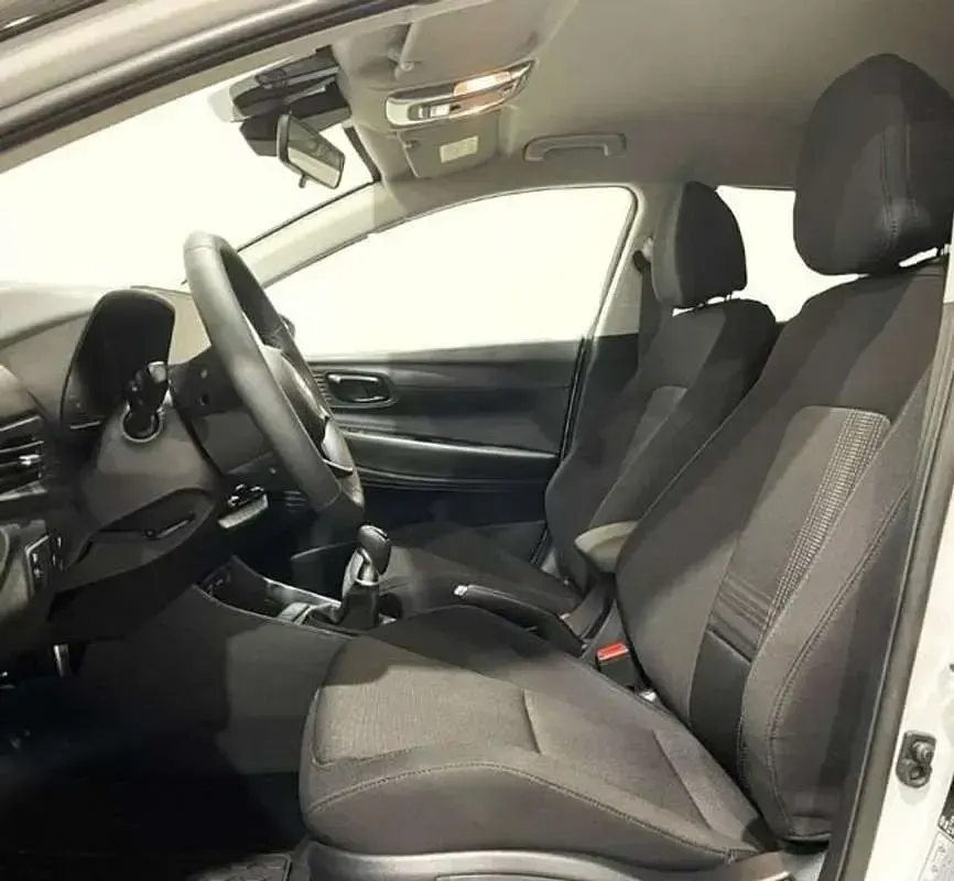 Usado Hyundai Bayon 101 CV (74 kW) 2025 Gris SUV