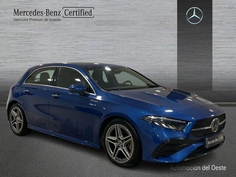 Usado Mercedes A180 AMG line 136 CV (100 kW) 2025 Azul