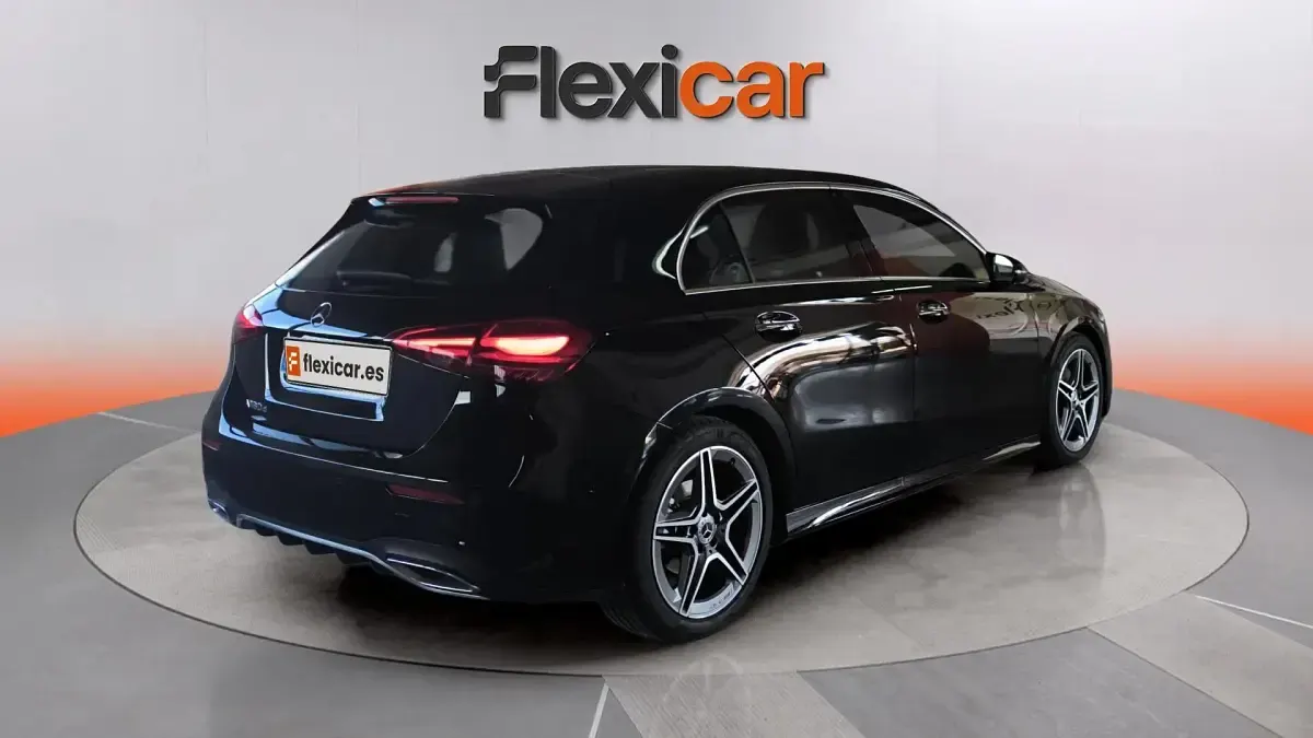 Usado Mercedes A180 116 CV (85 kW) 2023 Negro Berlina